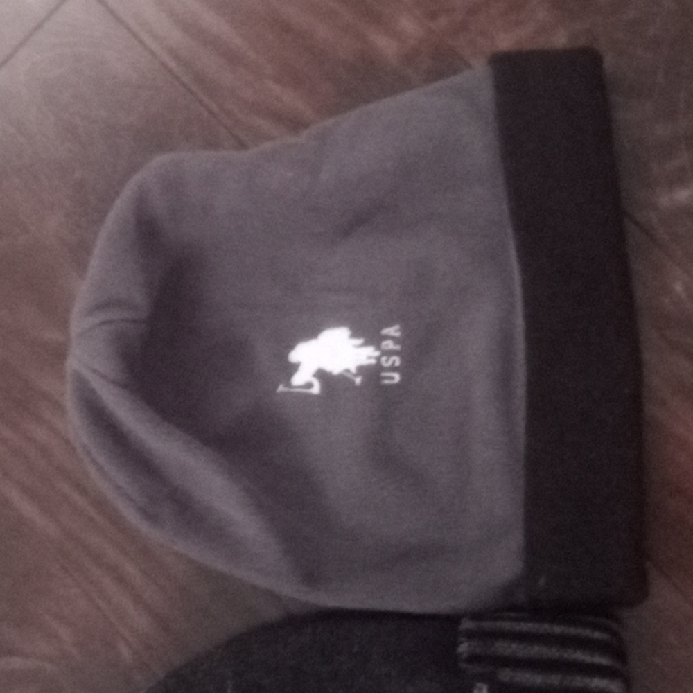 2 WINTER TOQUES - Picture 2 of 5
